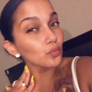 Meet your Posher, Raquel